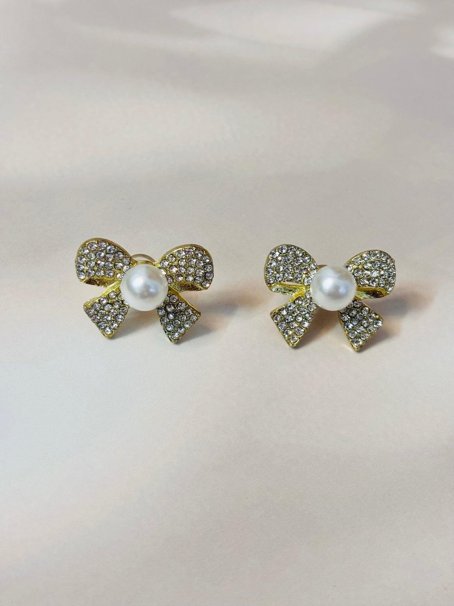 Bow earrings